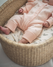 《 新作 28日(金) am10:00販売 》フリルスリーブニットロンパース