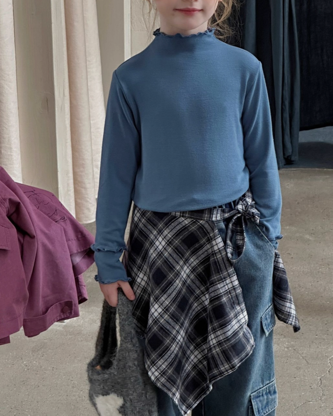 フリルネックベーシックトップス