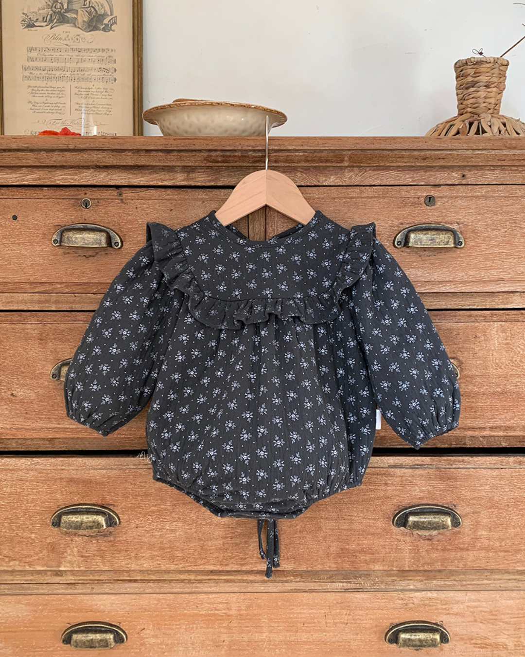 【新作 26日(金) am10:00販売】フルールフリル ロンパース