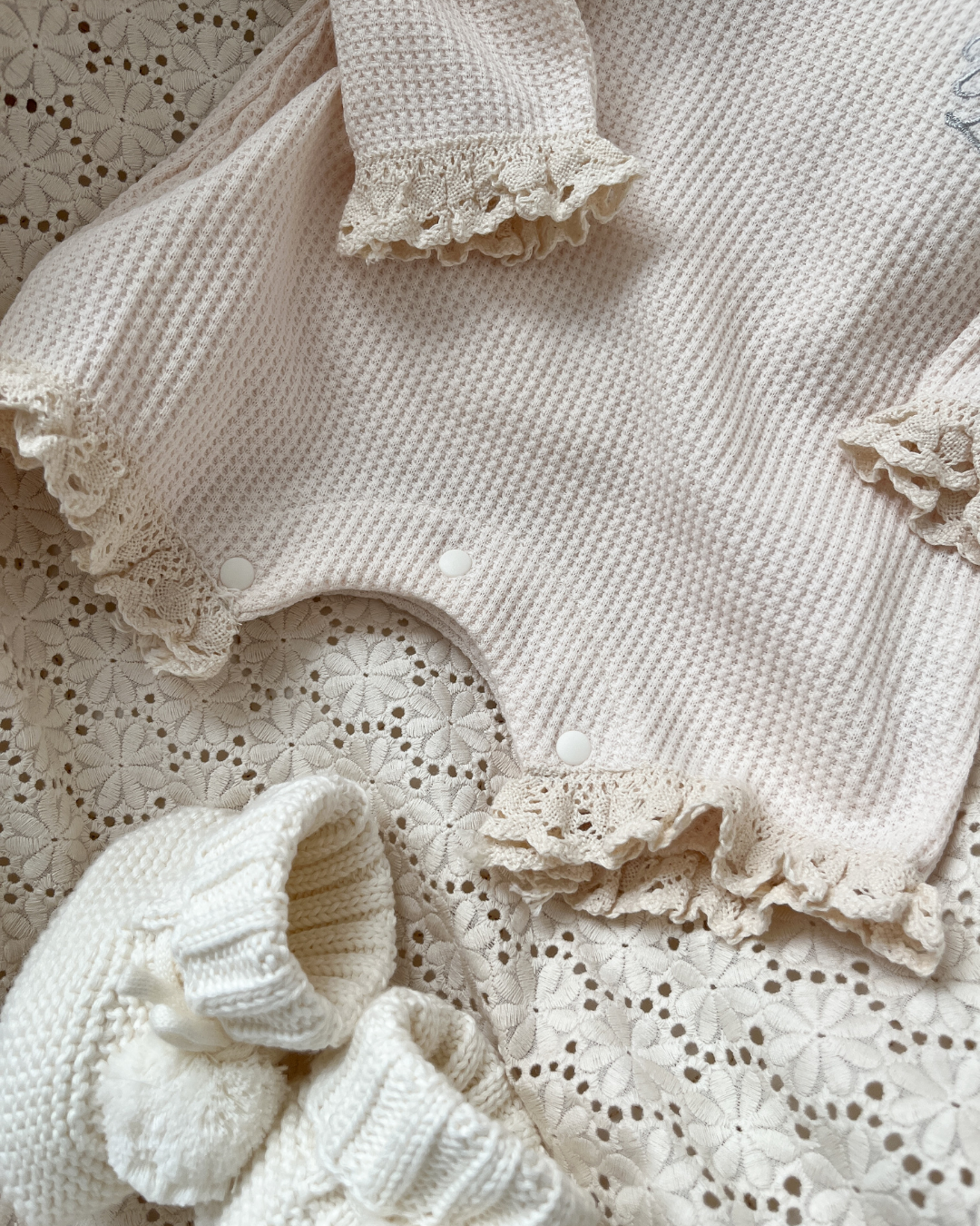 【新作 7日(金) 10:00 販売】UL ORIGINAL：ニューボーンワッフルロンパース