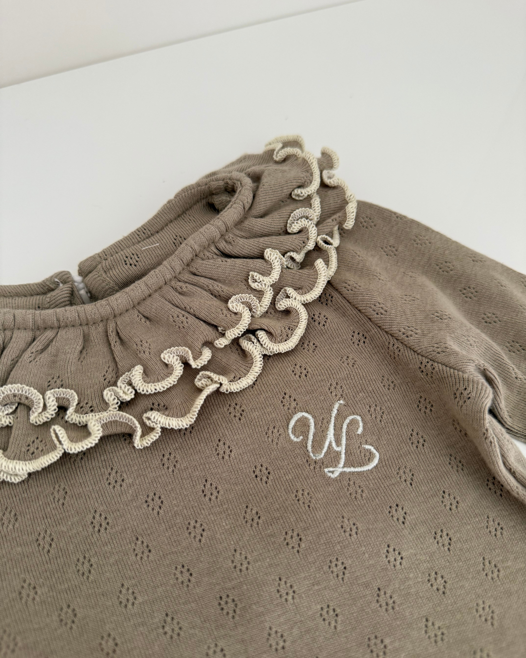 【新作】UL ORIGINAL：襟フリルロンパース