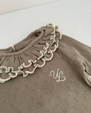 【新作】UL ORIGINAL：襟フリルロンパース