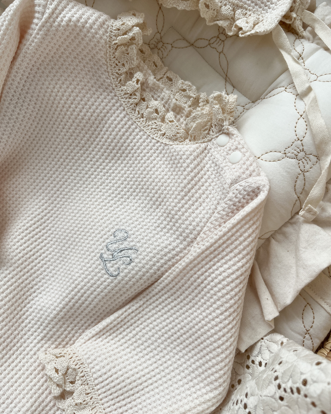 【新作 7日(金) 10:00 販売】UL ORIGINAL：ニューボーンワッフルロンパース