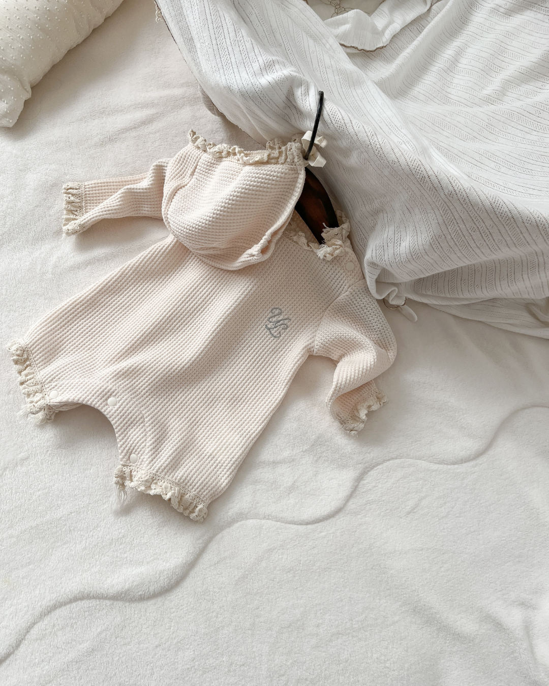 【新作 7日(金) 10:00 販売】UL ORIGINAL：ニューボーンワッフルロンパース