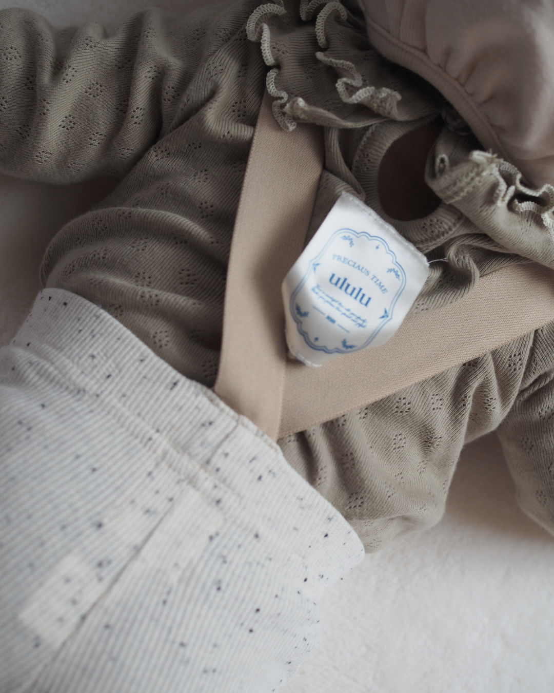 【新作】UL ORIGINAL：襟フリルロンパース