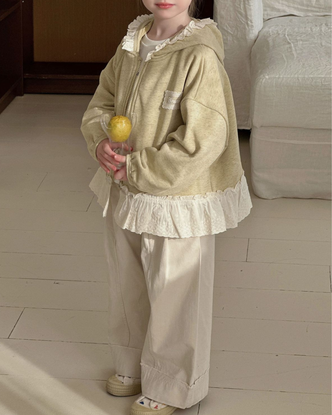 裾フリルパーカー