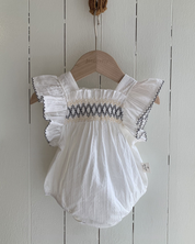 【新作】フリルスモッキング刺繍ロンパース