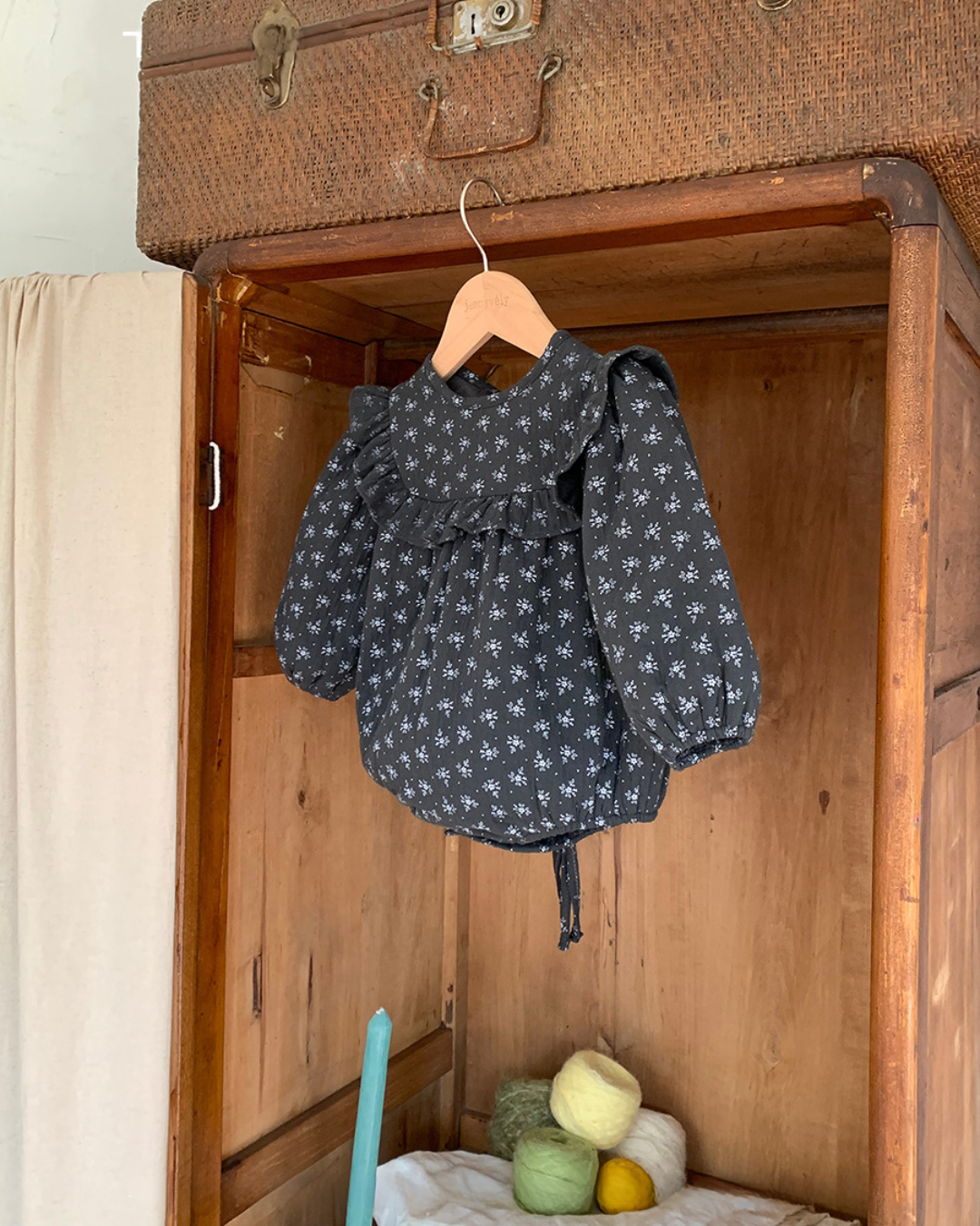 【新作 26日(金) am10:00販売】フルールフリル ロンパース