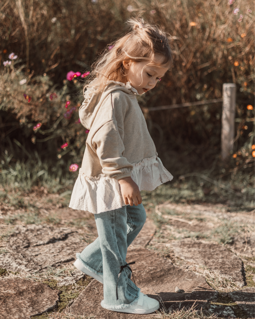 裾フリルパーカー