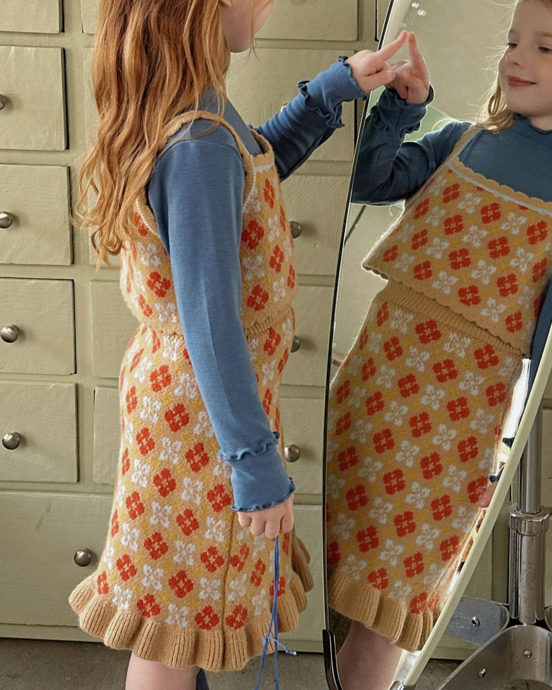 フリルネックベーシックトップス