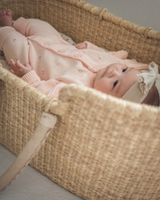 《 新作 28日(金) am10:00販売 》フリルスリーブニットロンパース