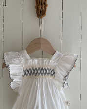 【新作】フリルスモッキング刺繍ロンパース