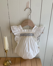 【新作】フリルスモッキング刺繍ロンパース