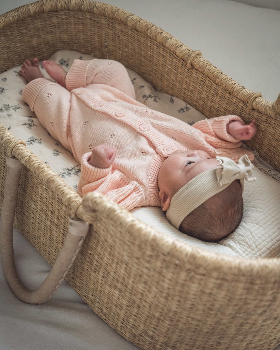 《 新作 28日(金) am10:00販売 》フリルスリーブニットロンパース