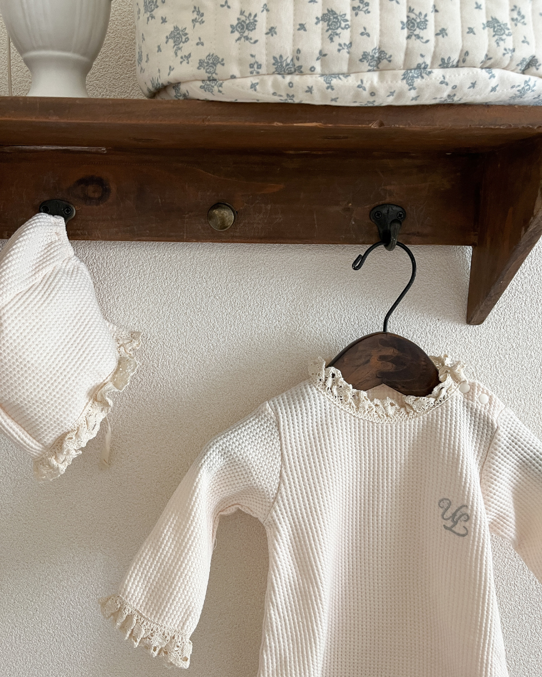 【新作 7日(金) 10:00 販売】UL ORIGINAL：ニューボーンワッフルロンパース