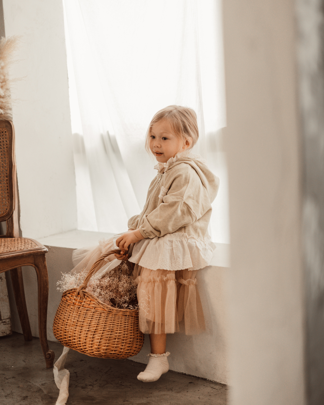 裾フリルパーカー