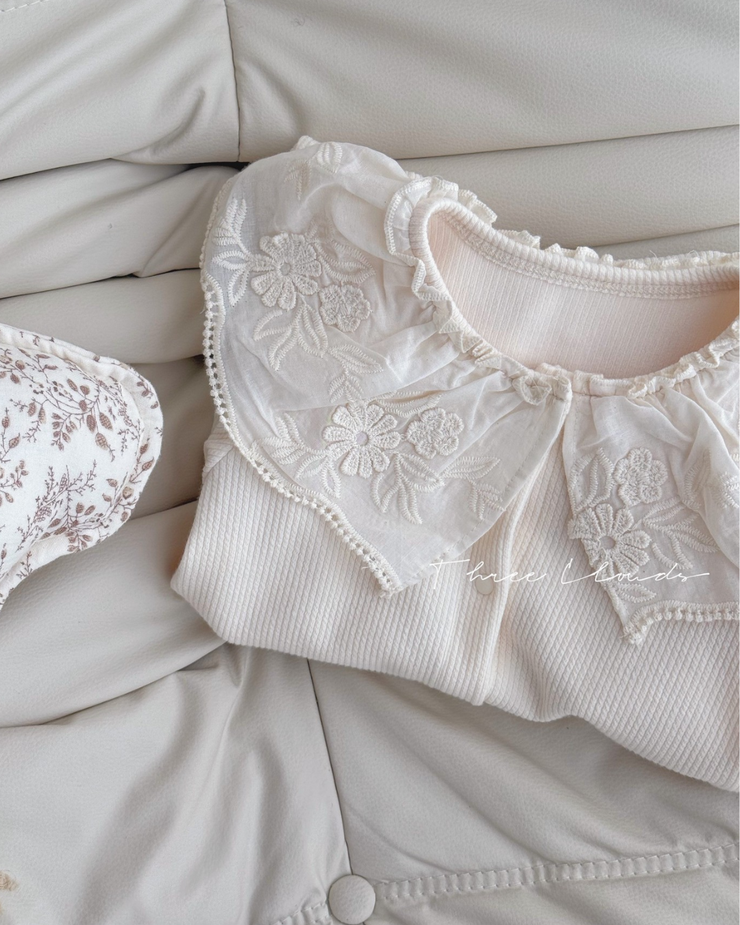 《 再販 28日(金) am10:00販売 》襟レースカバーオール