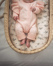 《 新作 28日(金) am10:00販売 》フリルスリーブニットロンパース