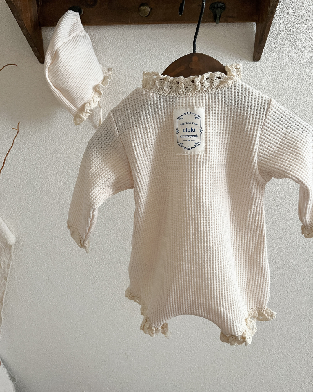 【新作 7日(金) 10:00 販売】UL ORIGINAL：ニューボーンワッフルロンパース