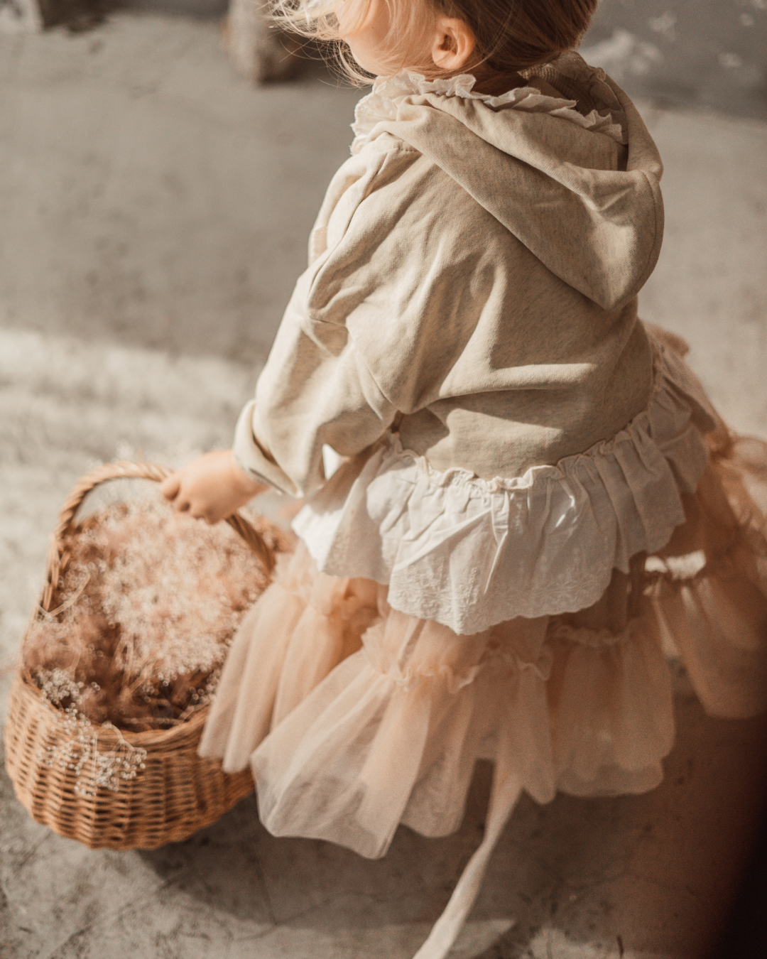 裾フリルパーカー