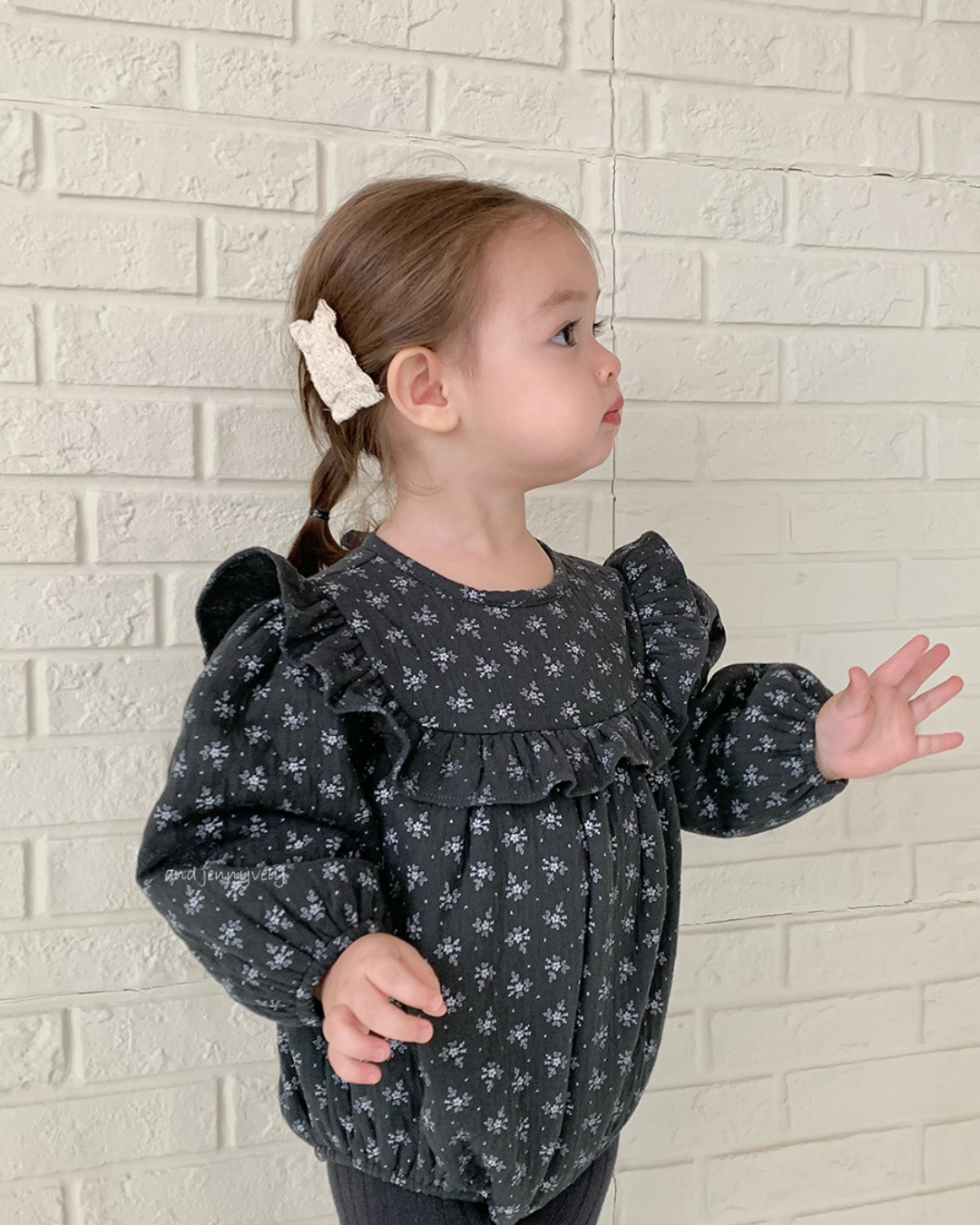 【新作 26日(金) am10:00販売】フルールフリル ロンパース