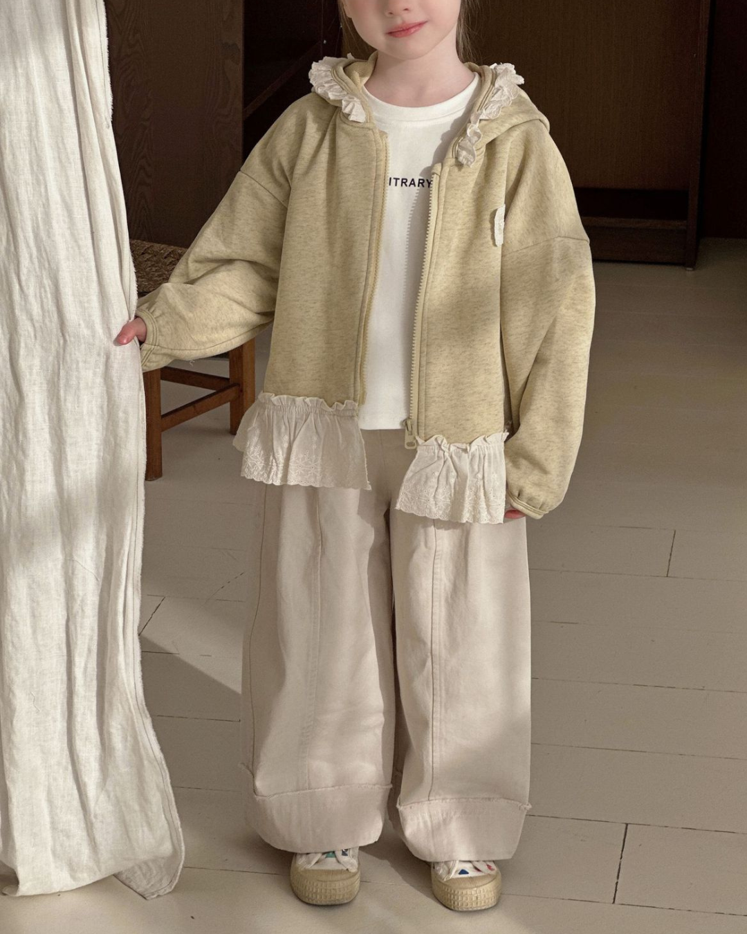 裾フリルパーカー