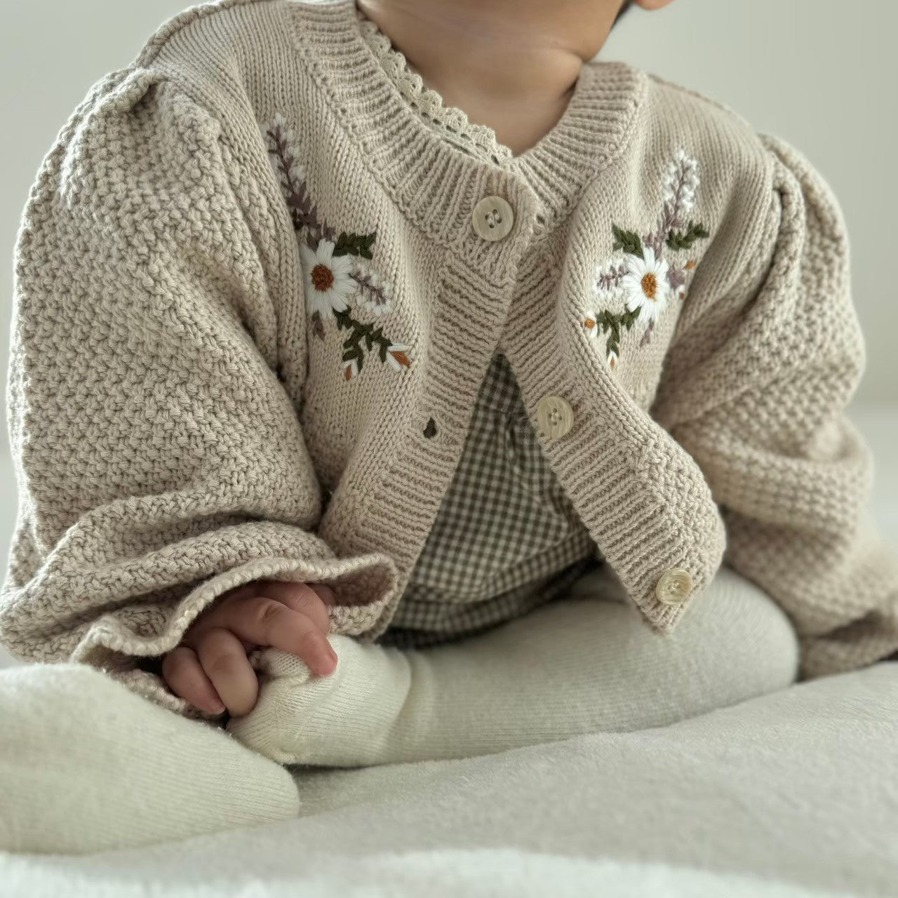 フラワー刺繍カーディガン