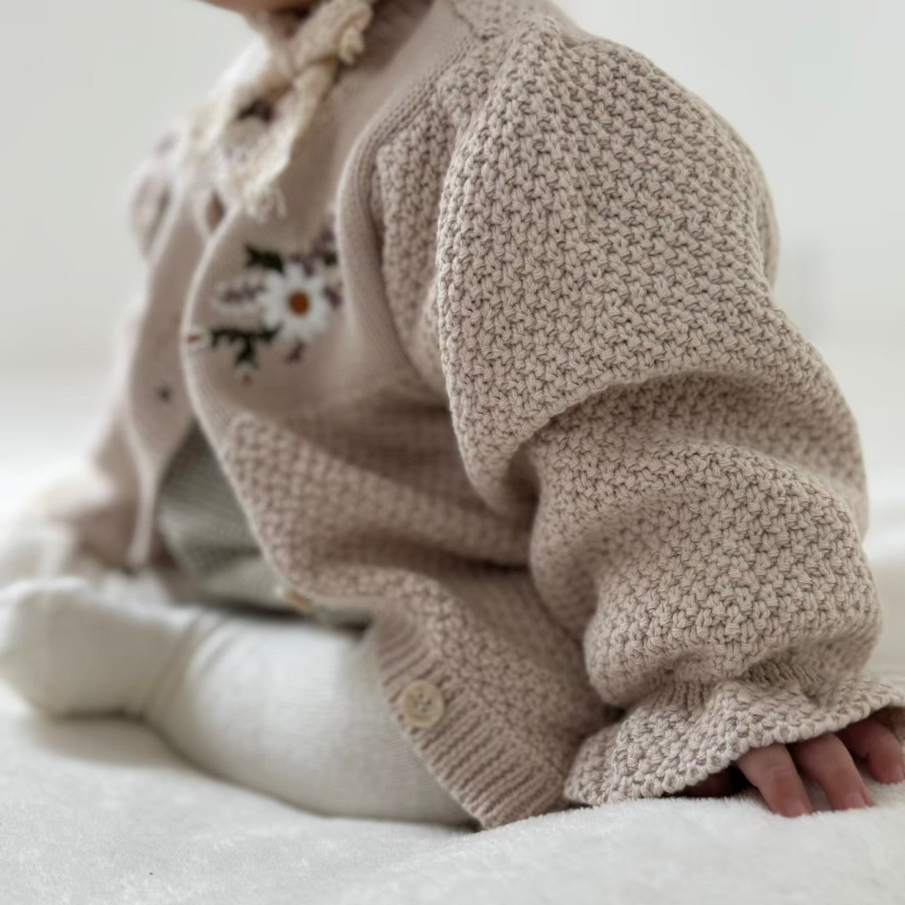 フラワー刺繍カーディガン