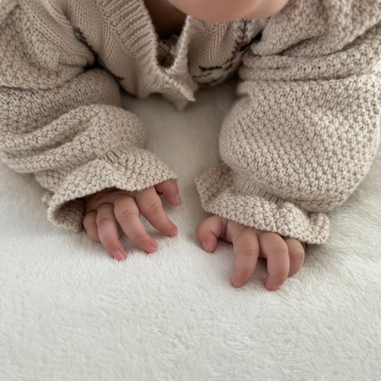 フラワー刺繍カーディガン