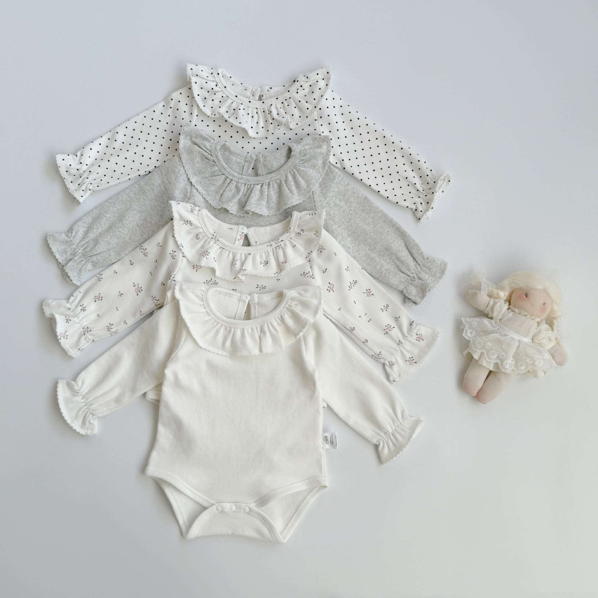 ナチュラルフリル ロンパース