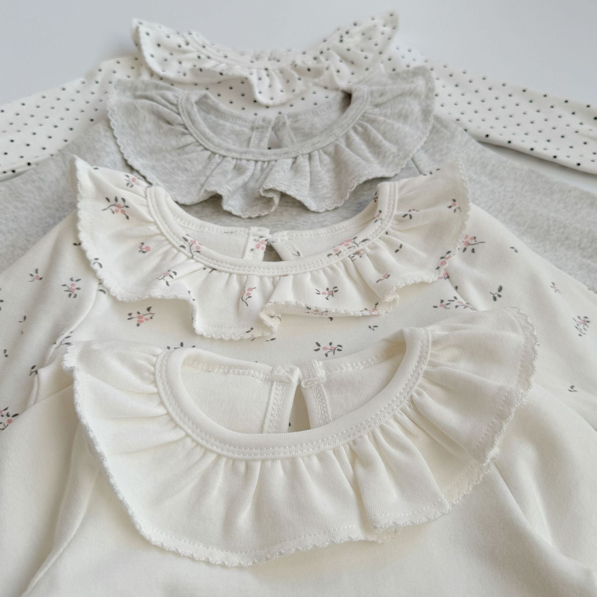 ナチュラルフリル ロンパース