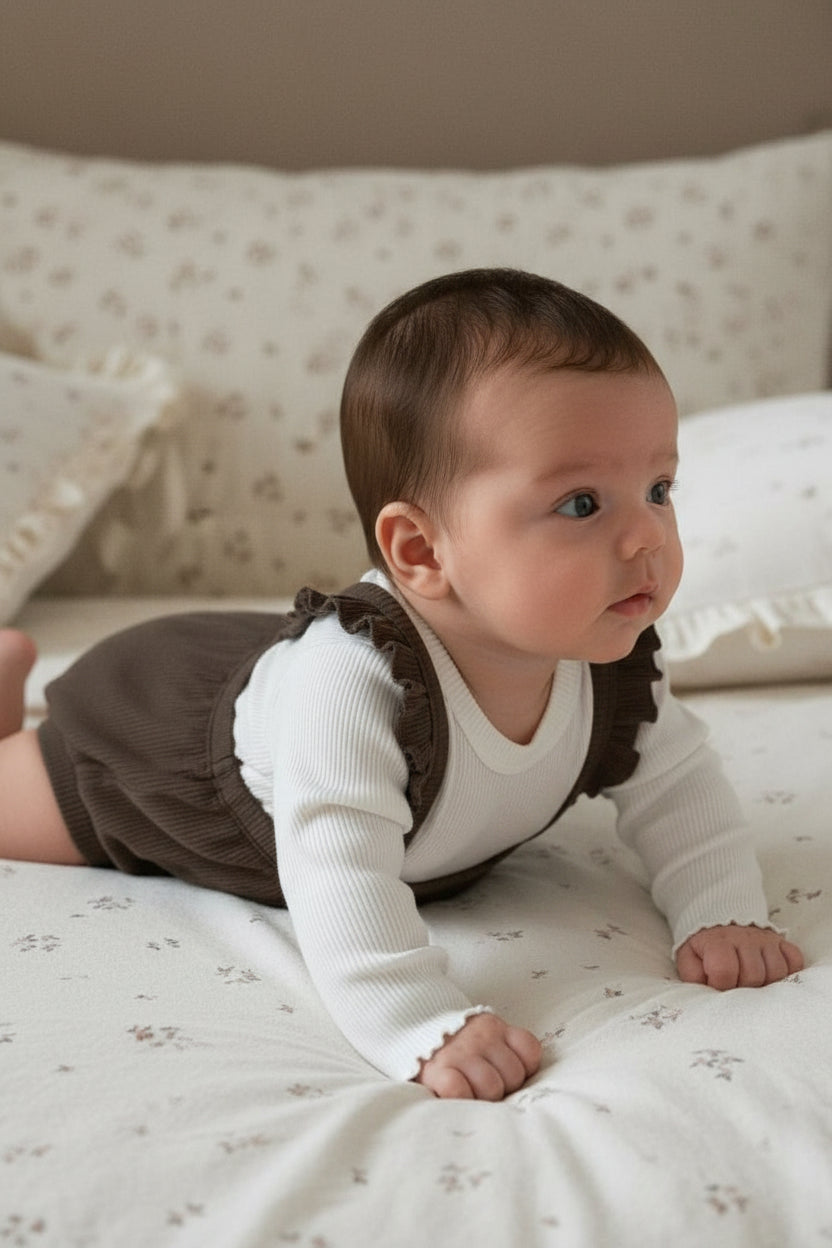 フリルストラップロンパース