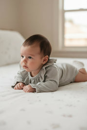 ナチュラルフリル ロンパース